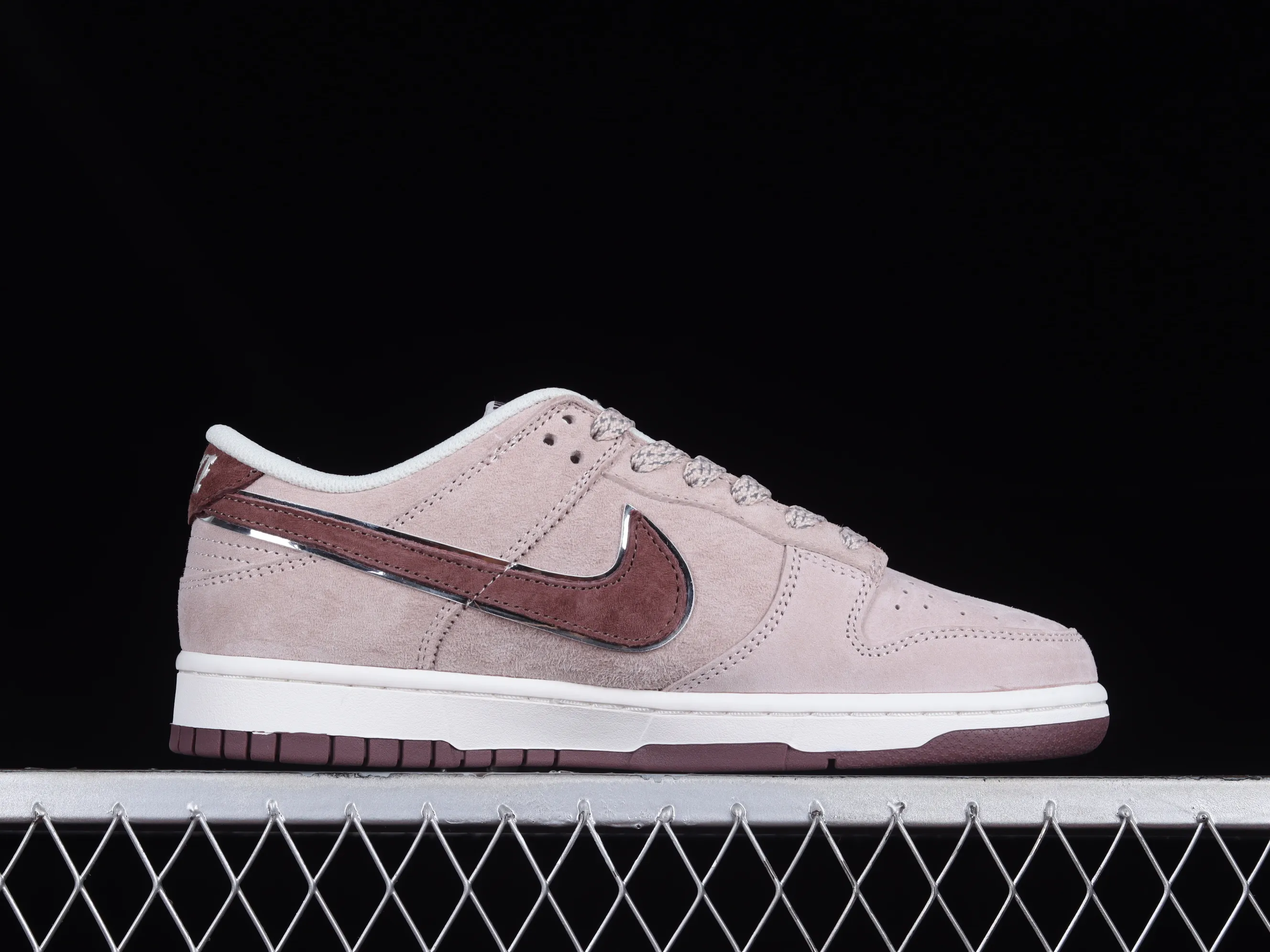All Categories Nk SB Dunk Series Nk SB Dunk Low Low-top sneakers Otomo Katsuhiro x Nk SB Dunk Low "Steamboy OST" Creative customization collaboration Otomo Katsuhiro co-branded SB low-top sports casual sneakers ST1391-206